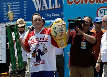 USA HOT DOG EATING CONTEST