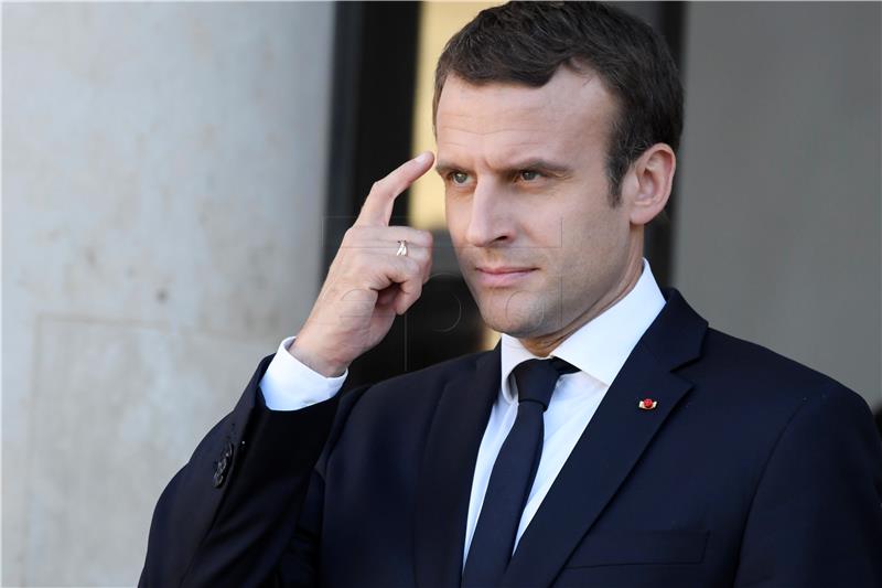 Macron želi Trumpu pružiti ruku 