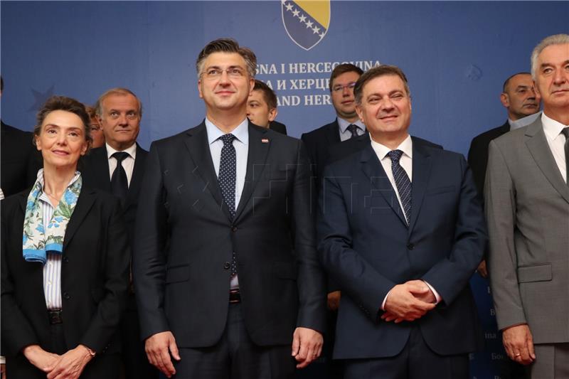 Croatian, Bosnian governments firmly committed to strengthening cooperation