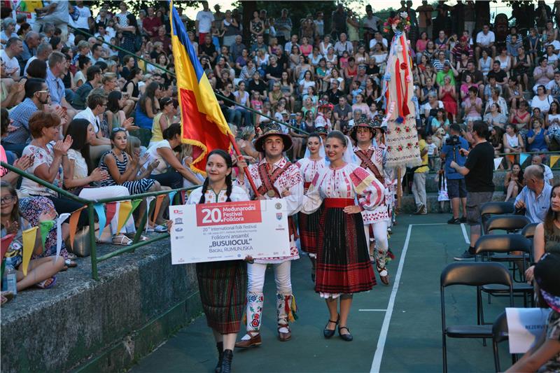 Karlovac - Nastupom stranih grupa koje su plesale hrvatske plesove završio Međunarodni festival folklora