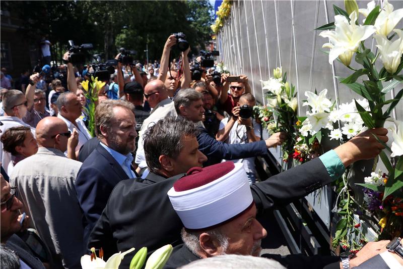 Prema Srebrenici ispraćeni posmrtni ostaci 71 identificirane žrtve 