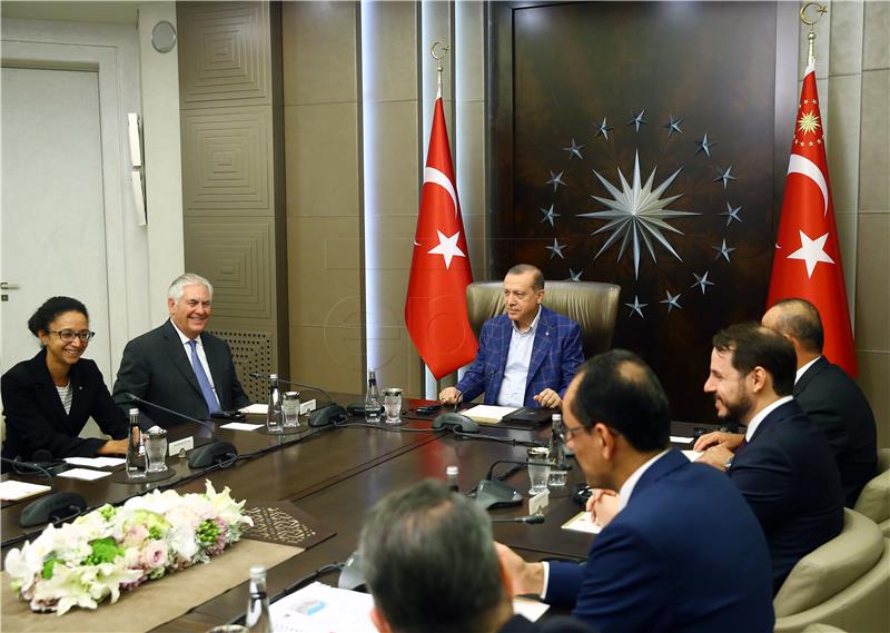 Tillerson u Istanbulu pohvalio hrabrost turskog naroda 