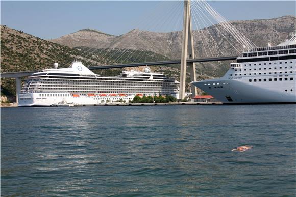 Croatia records fewer visits by foreign cruise ships in Jan-May 2017