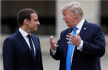 Macron srdačno dočekao Trumpa u Parizu