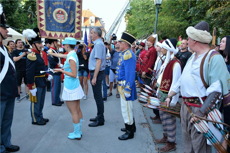 U sklopu obilježavanja 438. rođendana Grada Karlovca održana smotra povijesnih postrojbi i rođendanski bal