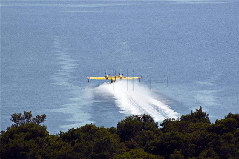 Kanaderi spasili kuće na Brodarici kod Šibenika