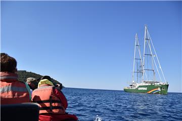 Greenpeace na Rainbow Warrioru III kraj Dubrovnika upozorio na onečišćenje Mediterana plastikom