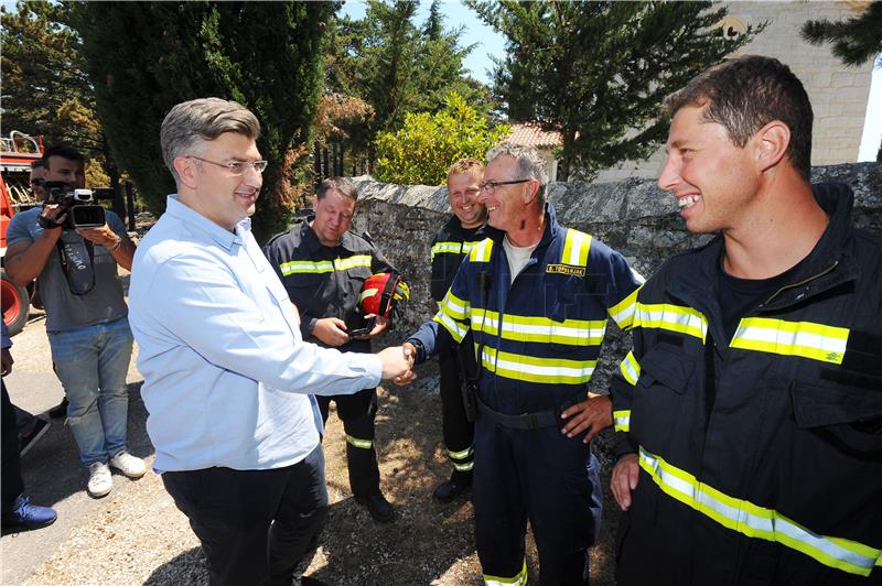 Premijer Plenković obišao Sitno Gornje, Podstranu i Žrnovnicu