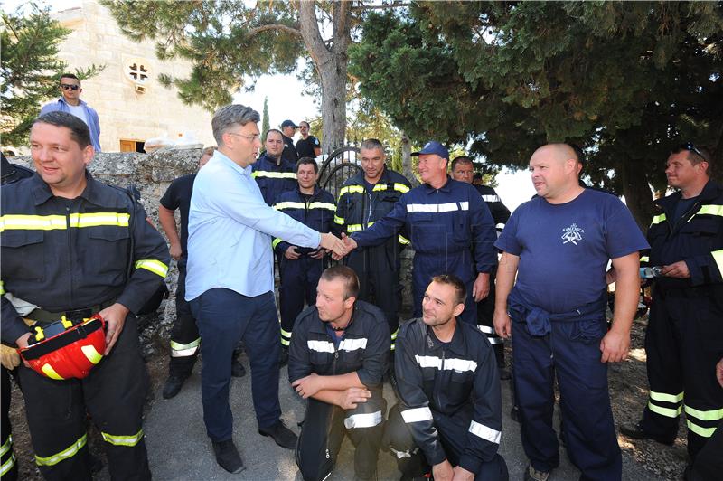 Premijer Plenković obišao Sitno Gornje, Podstranu i Žrnovnicu