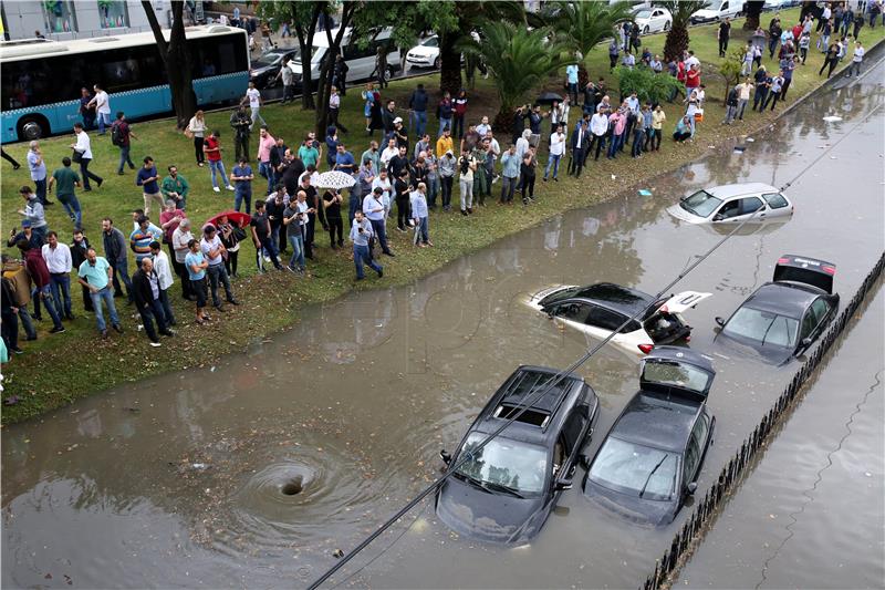 Poplave u Istanbulu nakon jake kiše i oluje