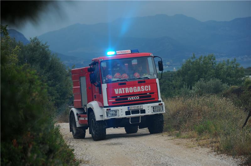 Three wildfires active, three under control in Split-Dalmatia county