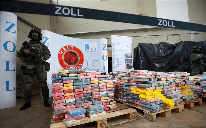 German customs presents record cocaine haul