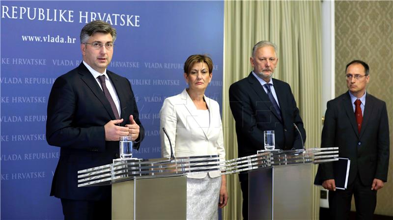 Plenković: Odbijam razgovor o ostavci Krstičevića, nema sukoba s predsjednicom