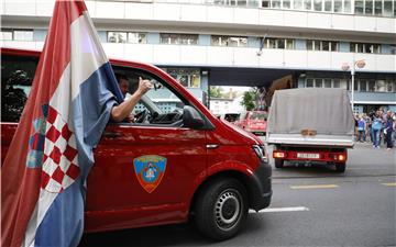 Povratak zagrebačkih vatrogasaca sa gašenja požara u okolici Splita