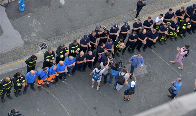 Povratak zagrebačkih vatrogasaca sa gašenja požara u okolici Splita