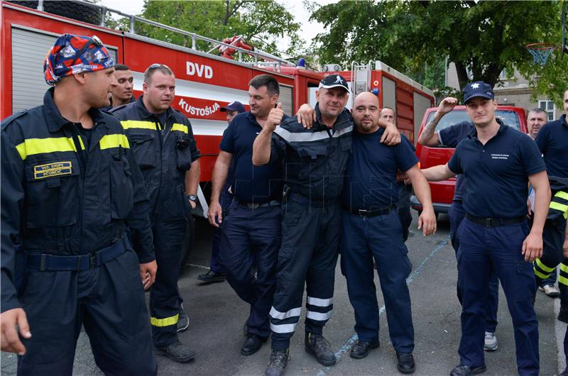 Povratak zagrebačkih vatrogasaca sa gašenja požara u okolici Splita