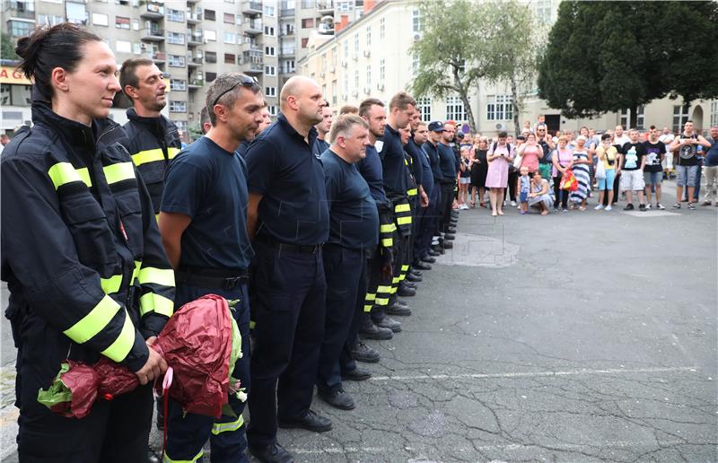 Povratak zagrebačkih vatrogasaca sa gašenja požara u okolici Splita