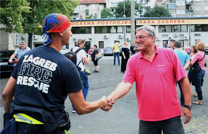 Povratak zagrebačkih vatrogasaca sa gašenja požara u okolici Splita