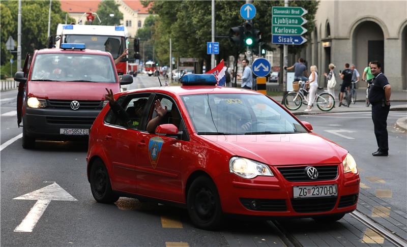 Povratak zagrebačkih vatrogasaca sa gašenja požara u okolici Splita