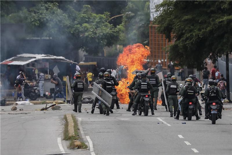 Opći štrajk u Venezueli, ubijena dva prosvjednika