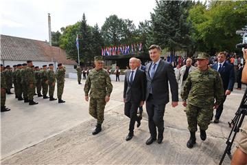 Plenković i Krstičević na otvorenju vojarne "126 brigade HV-a" u Sinju