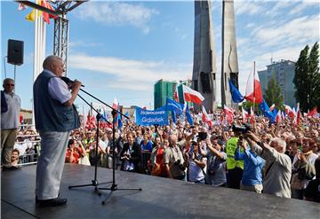 Lech Walesa pridružio se prosvjedima protiv pravosudne reforme u Poljskoj