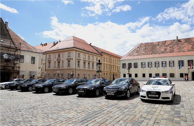 Službeni automobili na Markovom trgu