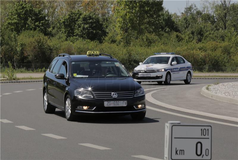 Prosvjed taksista u Zagrebu protiv Ubera