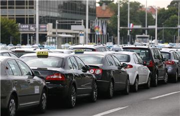 Taxi drivers protest again against Uber