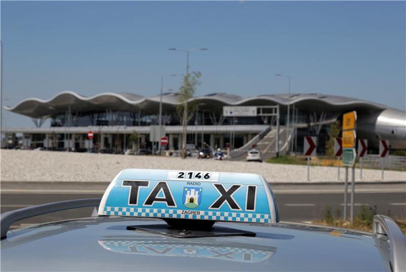 Croatian taxi drivers protest against Uber