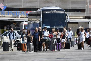 Split - udarni vikend u Zračnoj i Trajektnoj luci