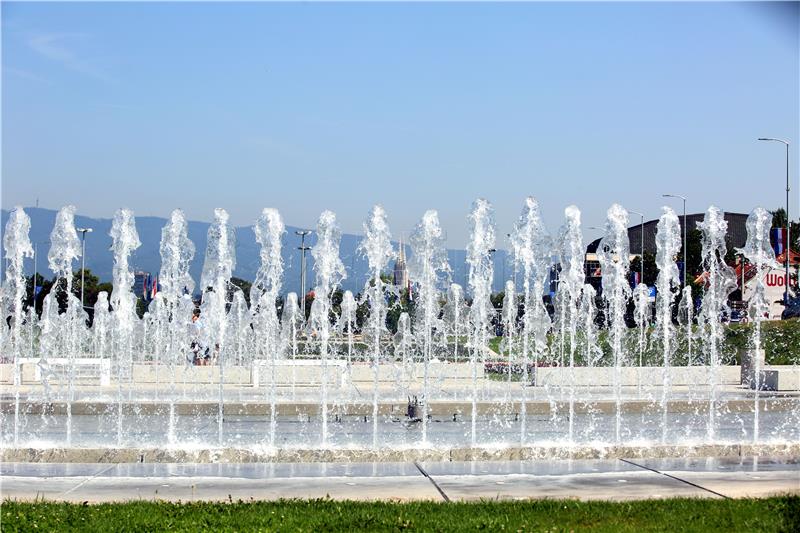 Ljetne vrućine / Bundek, fontana...