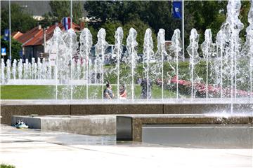 Ljetne vrućine / Bundek, fontana...