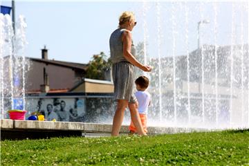 Ljetne vrućine / Bundek, fontana...