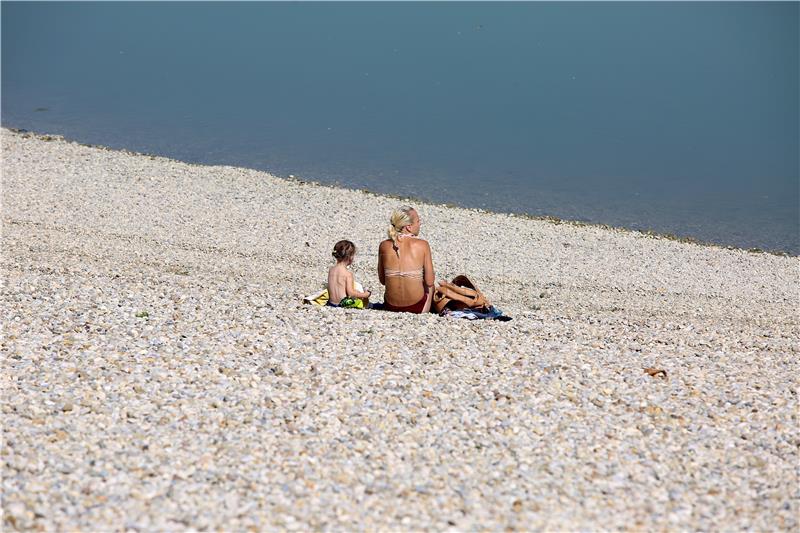 Ljetne vrućine / Bundek, fontana...