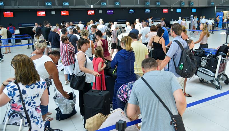  HGK u 2017. očekuje rast broja putnika u domaćim zračnim lukama za 10-ak posto