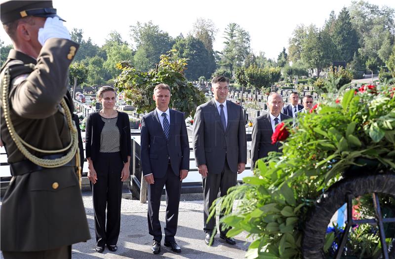 Vijenci na Mirogoju ovodom Dana pobjede i domovinske zahvalnosti