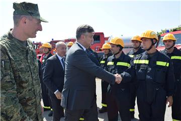 Premijer Plenković obišao požarište kod Kistanja i zahvalio gasiteljima