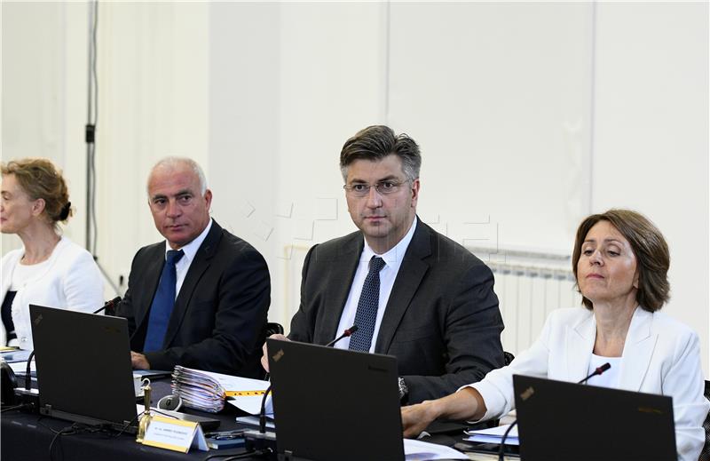 Government meets in Knin