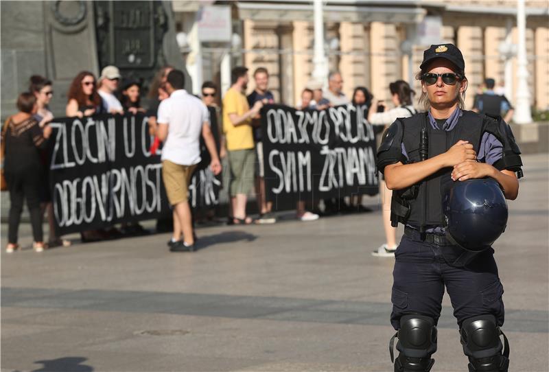 Antiratni skup Ženske mreže Hrvatske