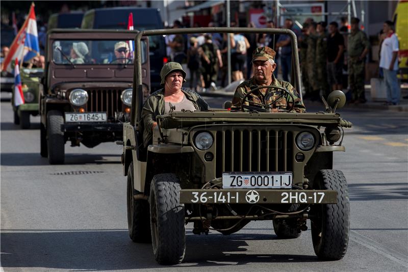 Mimohod motocikala i motora ulicama Knina