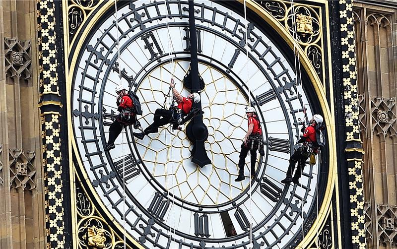 (FILE) BRITAIN BIG BEN BELL TO STOP FOR FOUR YEARS