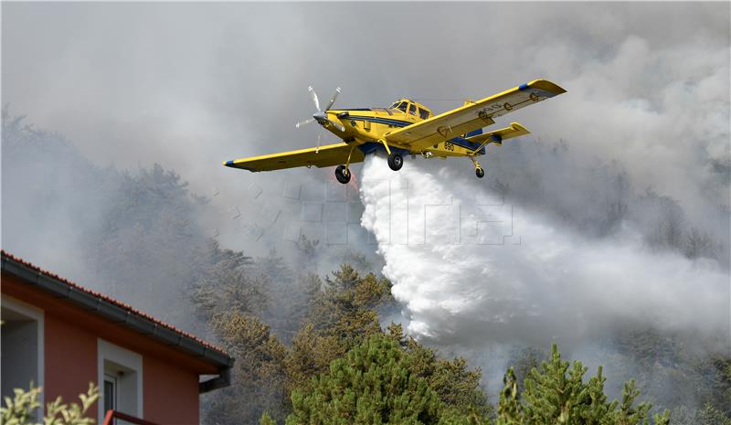 MORH: Tri Airtractora gase novo požarište kod Knina