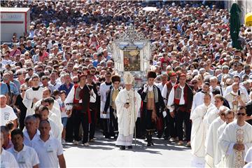 U procesiji u Sinju više desetaka tisuća vjernika 