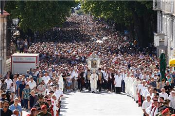 U procesiji u Sinju više desetaka tisuća vjernika 