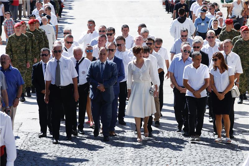 U procesiji u Sinju više desetaka tisuća vjernika 