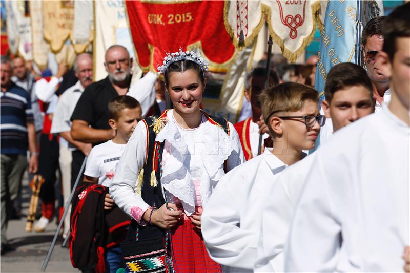 U procesiji u Sinju više desetaka tisuća vjernika 