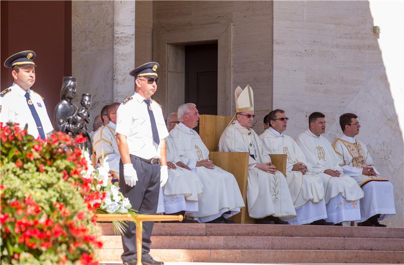 Kardinal Bozanić u Mariji Bistrici: Slijediti zauzimanje za čovjeka blaženog Alojzija Stepinca