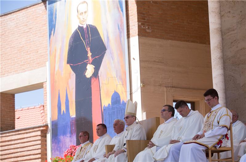 Cardinal Bozanic urges believers to follow example of Alojzije Stepinac