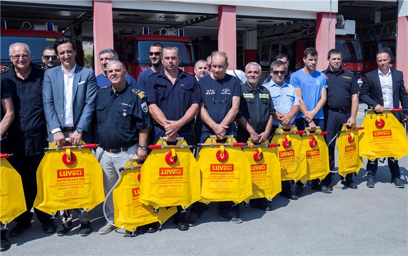 Vatrogasnoj zajednici Splitsko-dalmatinske županije donirana vatrogasna oprema